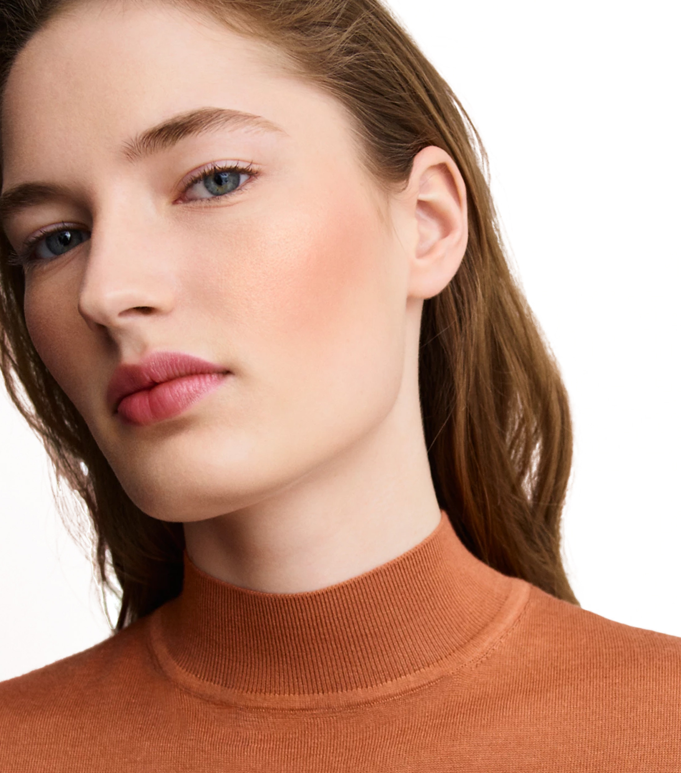 HER ROSE SILKY BLUSH POWDER